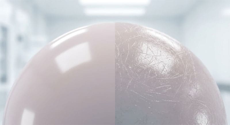 Mikroskopischer Vergleich von glattem Silikon mit einer durch den Geschirrspüler zerkratzten Oberfläche