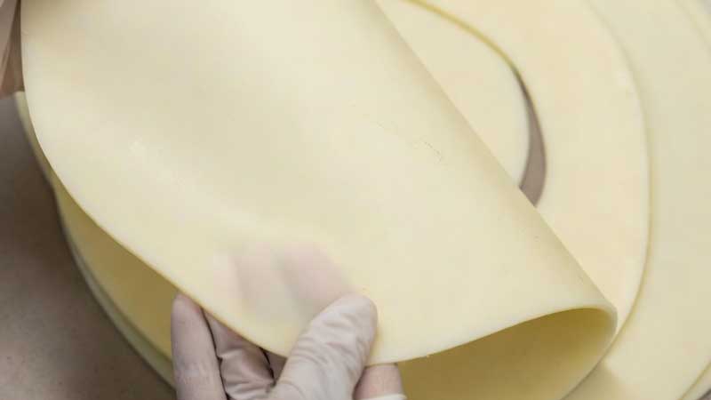 Inspeção de vedação de silicone em laboratório