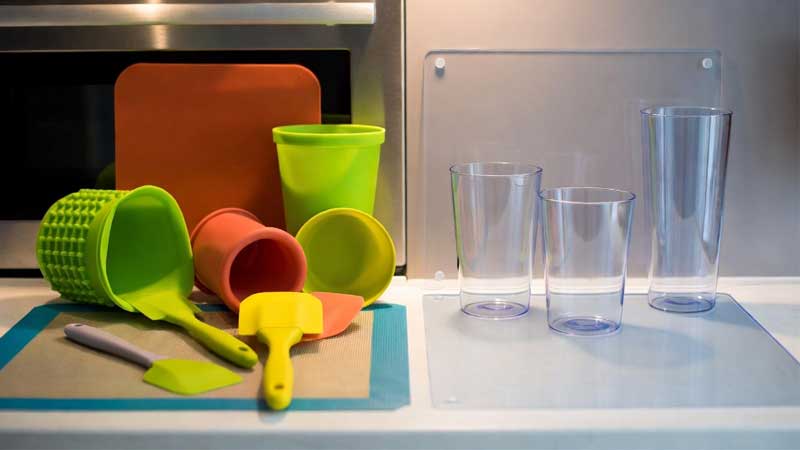 utensili da cucina realizzati in policarbonato siliconico