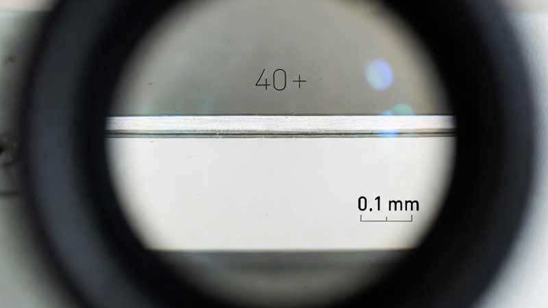Inspection au microscope de la ligne de séparation zéro bavure du silicone