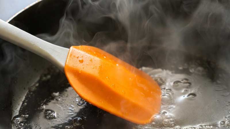 thìa silicon tiếp xúc với nhiệt