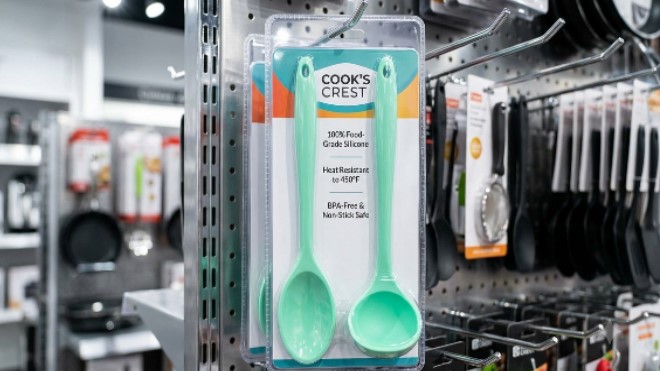 Conjunto de colheres de silicone aprovado pela FDA, composto por uma colher de servir e uma concha de silicone.
