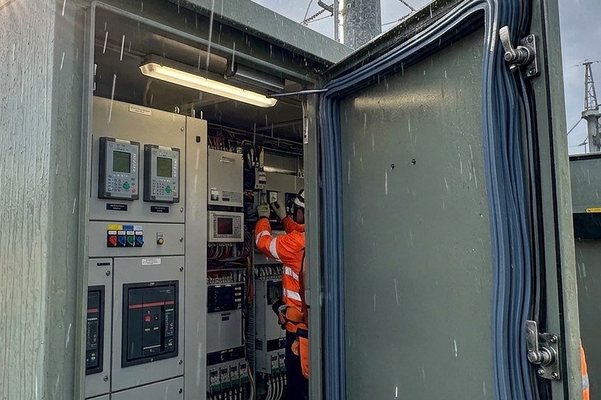 Wodoszczelne uszczelki silikonowe i przemysłowe części silikonowe do zastosowań w energetyce, zakładach użyteczności publicznej i infrastrukturze